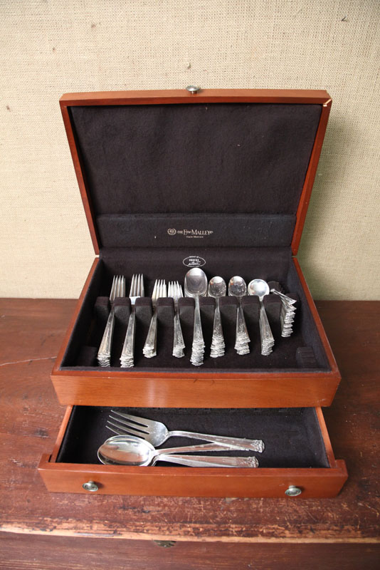 SET OF INTERNATIONAL STERLING SILVER