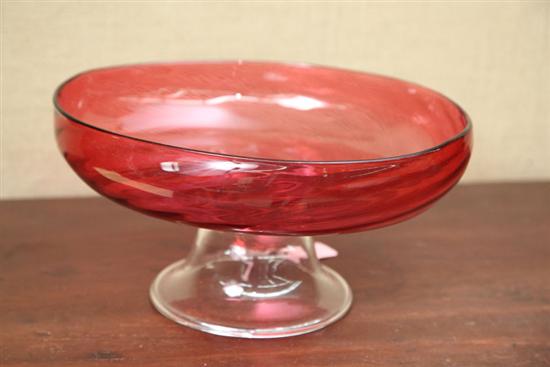 GLASS CENTERPIECE. Attributed to