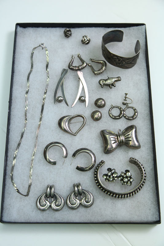 FOURTEEN PIECES JEWELRY. Most are