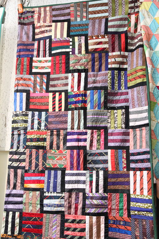 LOG CABIN QUILT. Multi-color silk