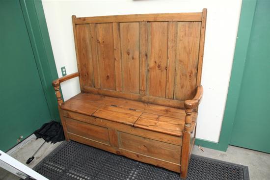 SETTLE BENCH Pine with paneled 111d3f