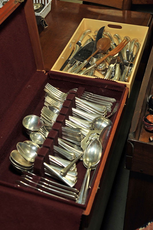 SET OF STERLING SILVER FLATWARE  114e79