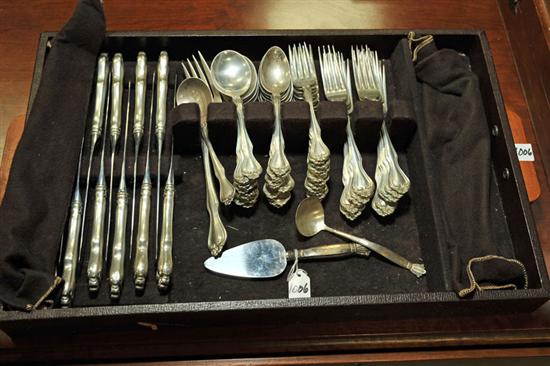 SET OF STERLING SILVER FLATWARE.