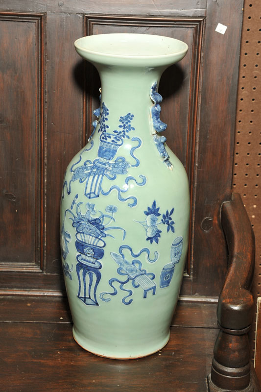 LARGE CHINESE VASE Twentieth century 114e93