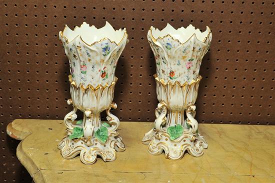 PAIR OF DECORATED VASES Gilt and 114e99