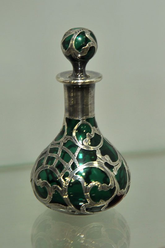 EMERALD GLASS WITH SILVER OVERLAY PERFUME