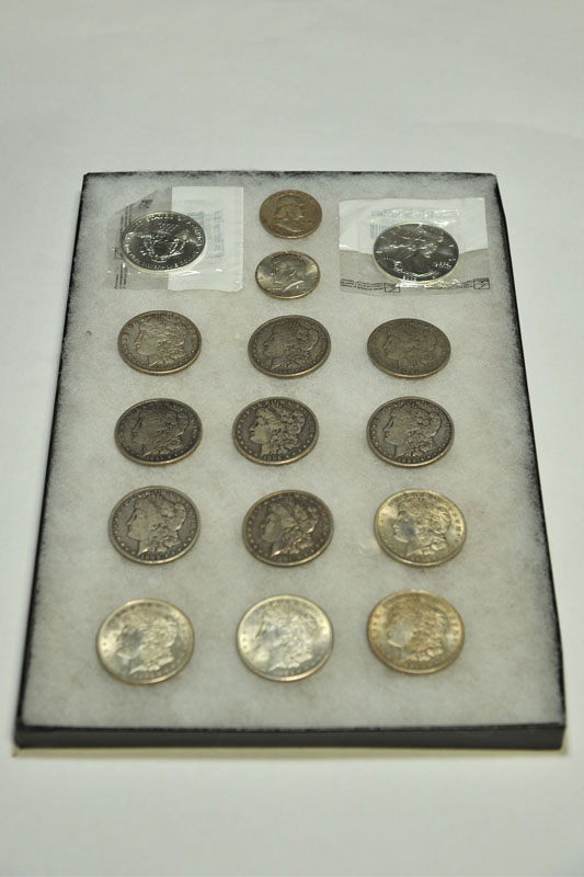 SIXTEEN VARIOUS COINS Twelve Morgan 114f0a