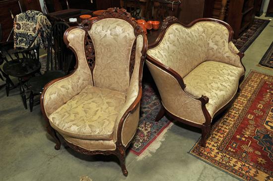 TWO PIECES OF VICTORIAN FURNITURE  114f91