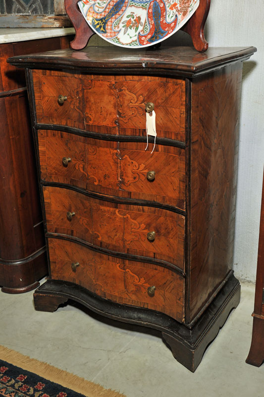 DIMINUTIVE CHEST French style 114fa2