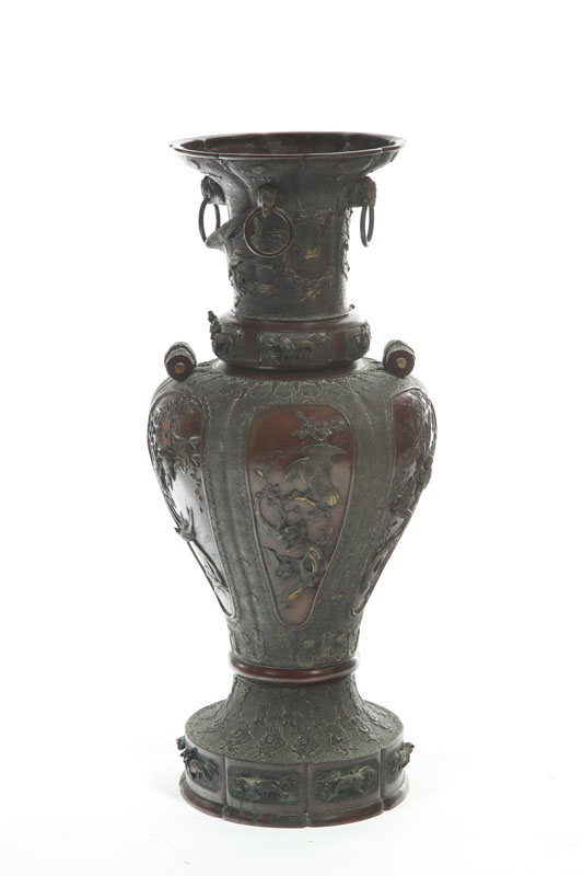 LARGE BRONZE URN.  Japan  early
