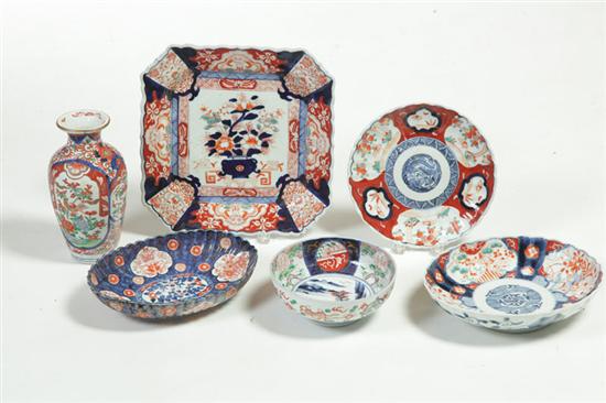 SIX PIECES OF IMARI.  Japan  20th century.