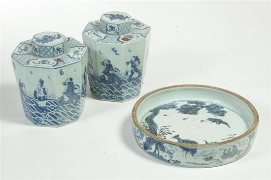 THREE PIECES OF PORCELAIN.  China  20th