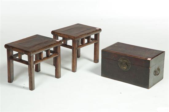 TWO STOOLS AND A BOX China 20th 115dc5