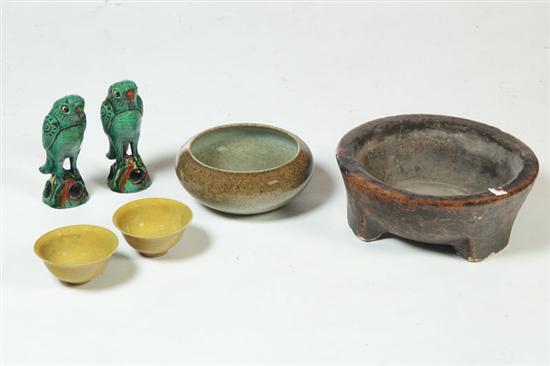 SIX ASIAN POTTERY PIECES China 115e08