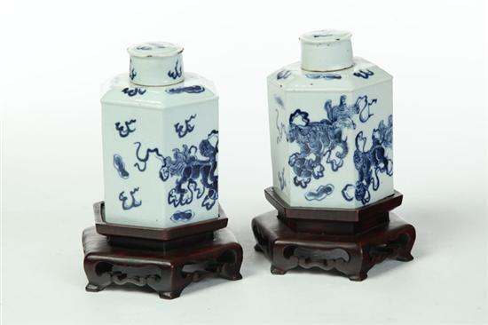 PAIR OF TEA CADDIES China 2nd 115e8b