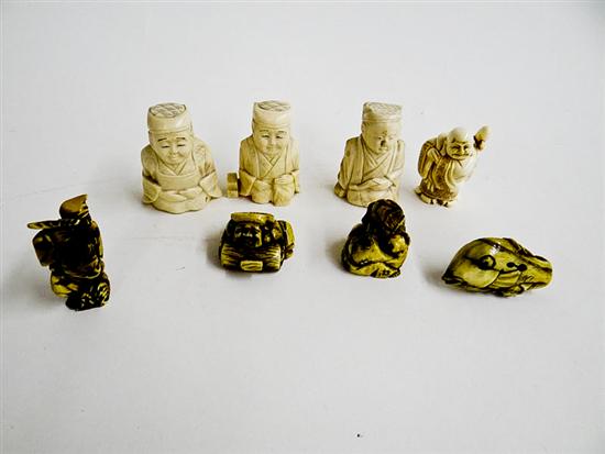 GROUP OF IVORY CARVINGS AND NETSUKES  115ef3