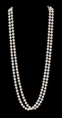 Endless strand of cultured pearls  114a13