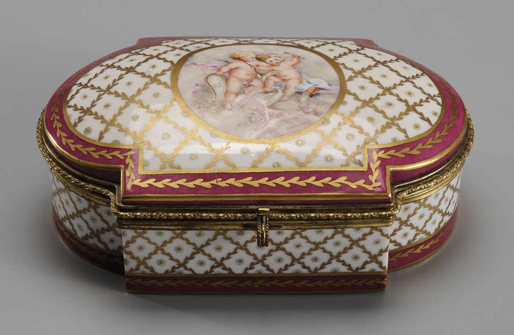 French Porcelain Dresser Box early 11898a