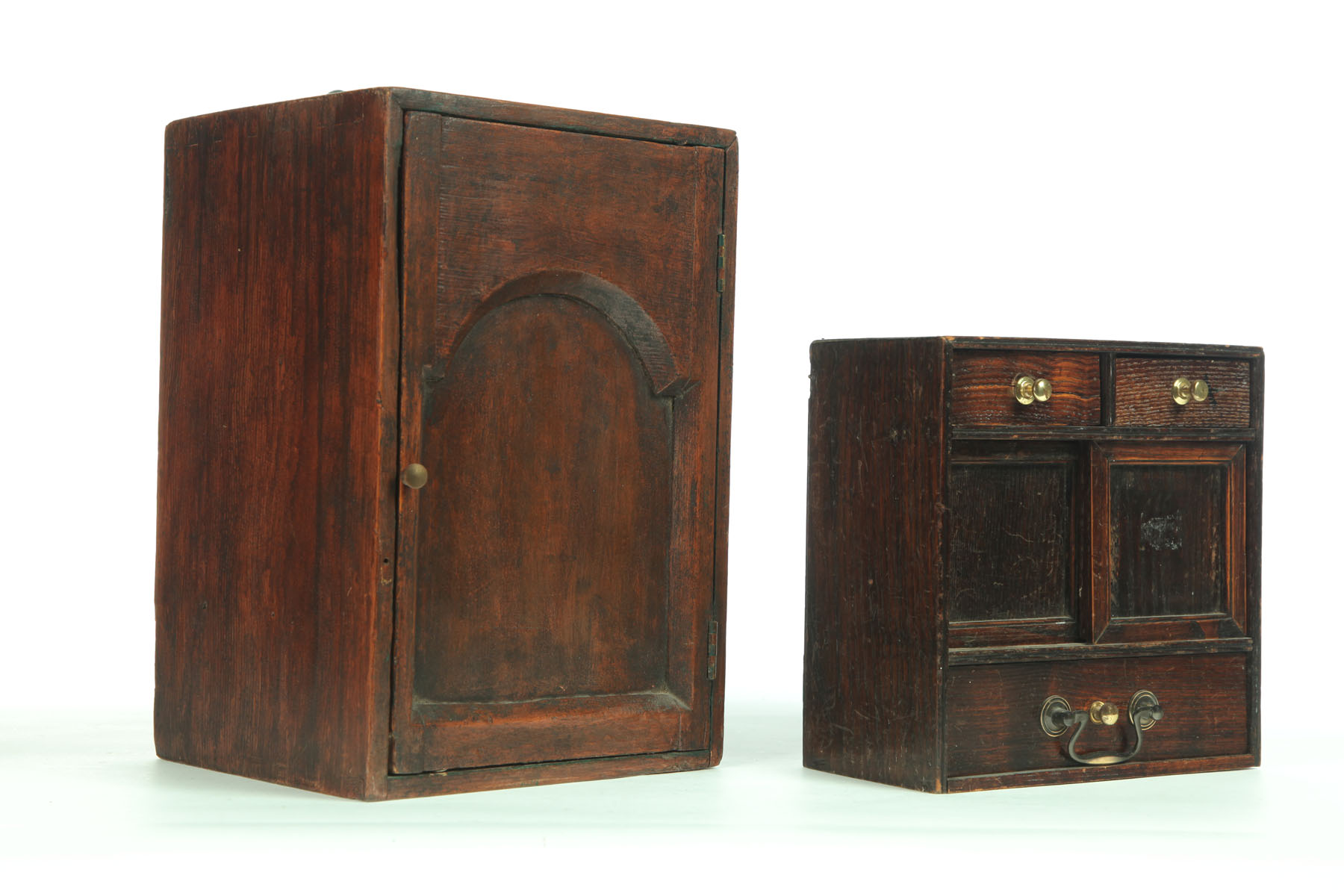 TWO MINIATURE PIECES OF FURNITURE  117171