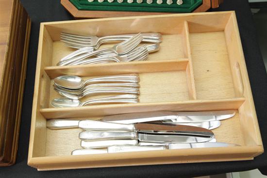SET OF TOWLE STERLING SILVER FLATWARE  11725d
