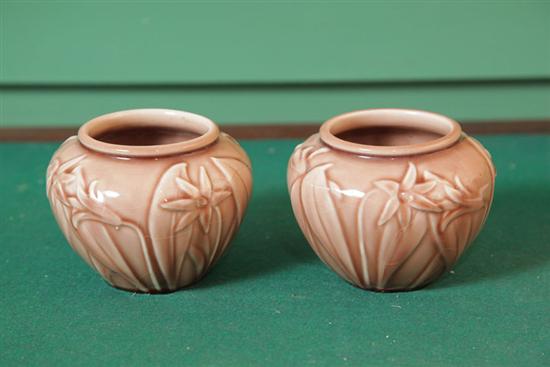 PAIR OF ROOKWOOD VASES. Brown shiny