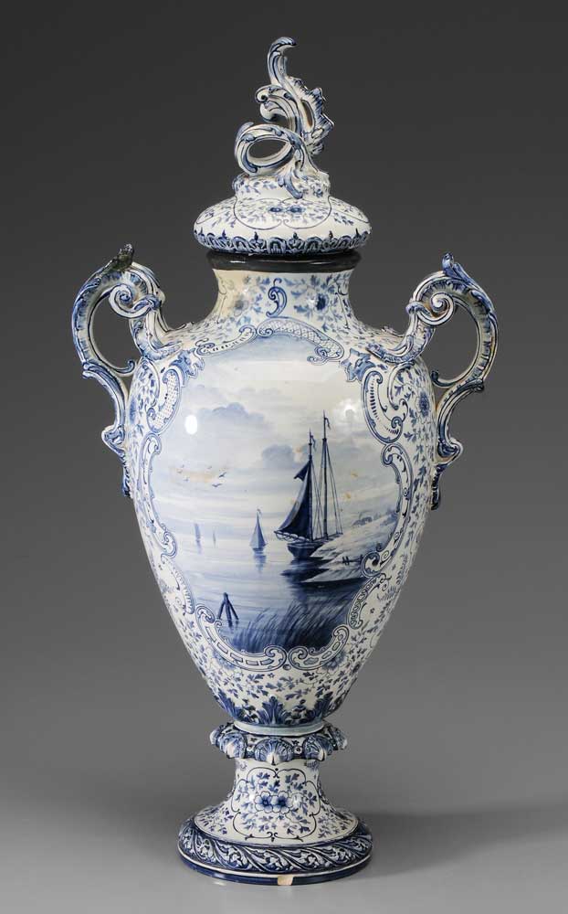 Royal Bonn Delft Urn German, early