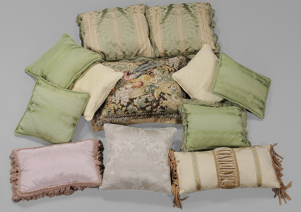 Twelve Decorator Pillows mixed 119465