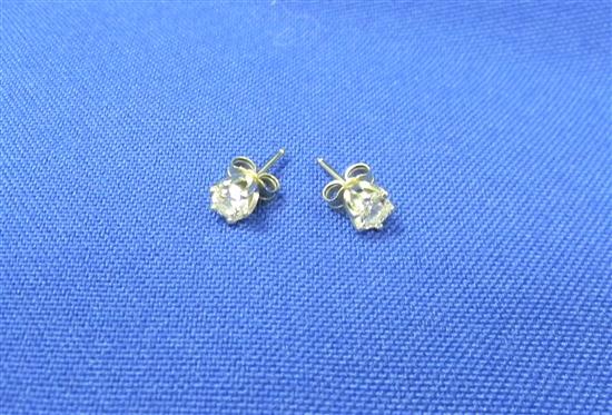 JEWELRY Pair of diamond earrings 121210