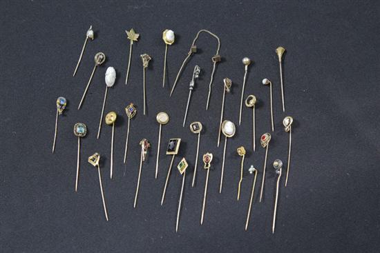 LOT OF STICK PINS Thirty one stick 1212f7