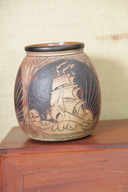 WELLER SHIP VASE BURNT WOOD Designed 121373