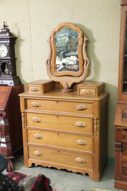 CHEST OF DRAWERS WITH MIRROR. Oak having