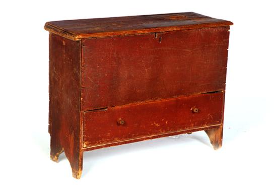 DIMINUTIVE MULE CHEST New England 1213fe