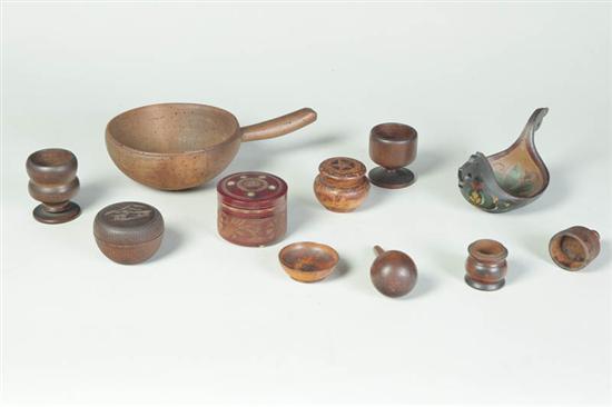  TEN PIECES OF WOODENWARE Mostly 121659