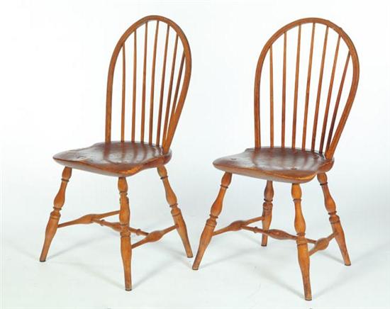 PAIR OF BOWBACK WINDSOR SIDE CHAIRS  1216ae