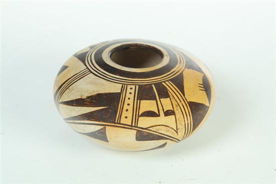  NAVAJO SEED JAR ATTRIBUTED TO 12187a