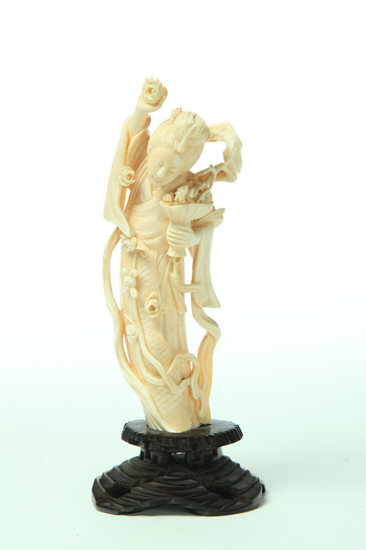 IVORY CARVING OF A WOMAN China 121a6c