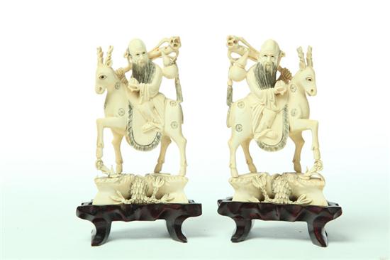 PAIR OF IVORY CARVINGS China 121bb3
