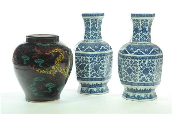 PAIR OF JARS AND A JARDINIERE  121bab