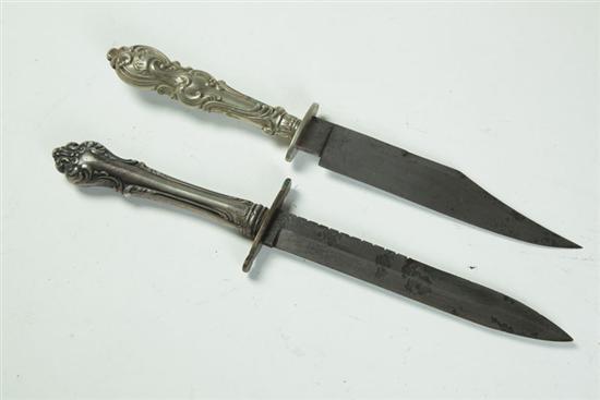 TWO KNIVES Probably England  121ca3