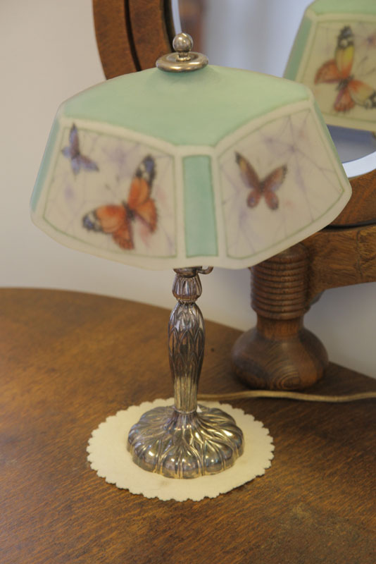 PAIRPOINT BOUDOIR LAMP. Silver base