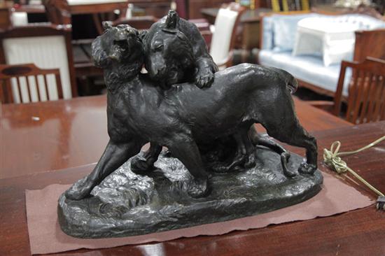 BRONZE SCULPTURE Depicting two 121f27