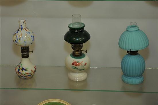 THREE MINIATURE LAMPS An oplescent 12200e