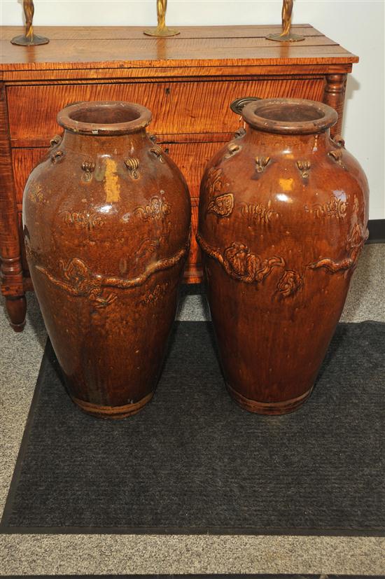 PAIR OF ORIENTAL STYLE URNS Brown 122096