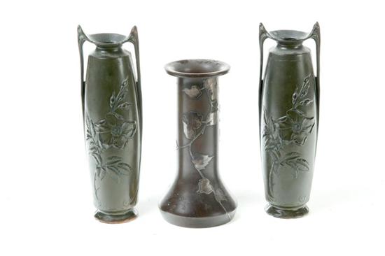 THREE VASES American early 20th 1221a5