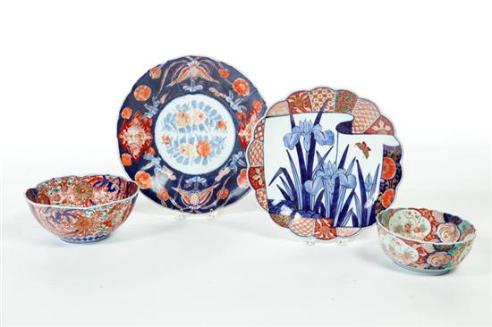 FOUR PIECES OF IMARI.  Japan  1st