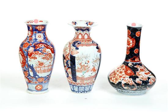 THREE IMARI VASES.  Japan  1st quarter-20th