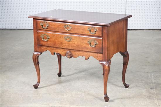 QUEEN ANNE-STYLE DRESSING TABLE.