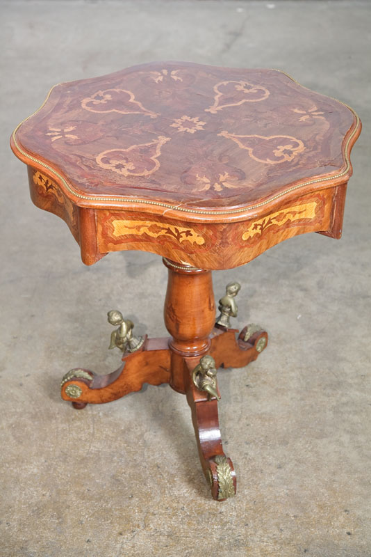 MARQUETRY TABLE American mid 122276