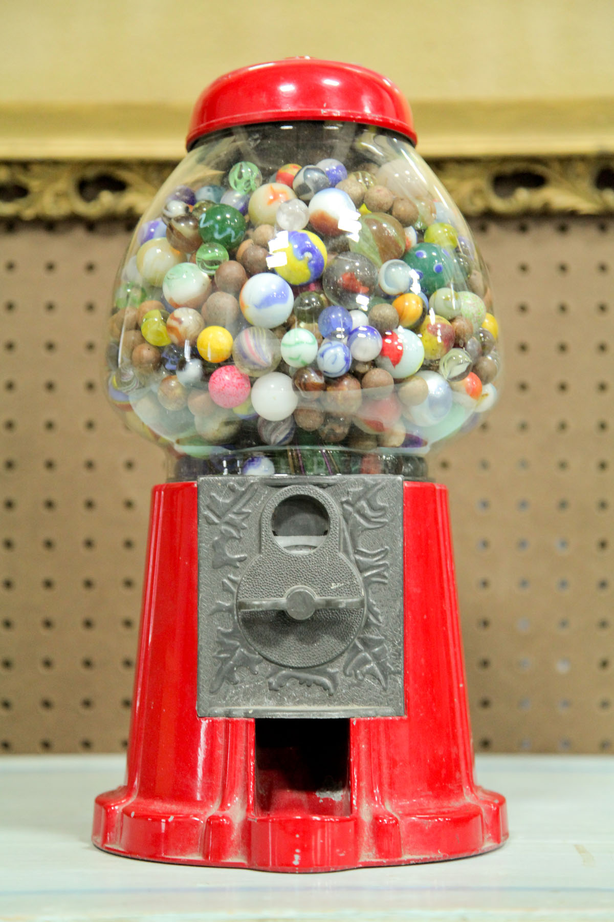 BUBBLEGUM MACHINE FILLED WITH OLD MARBLES.