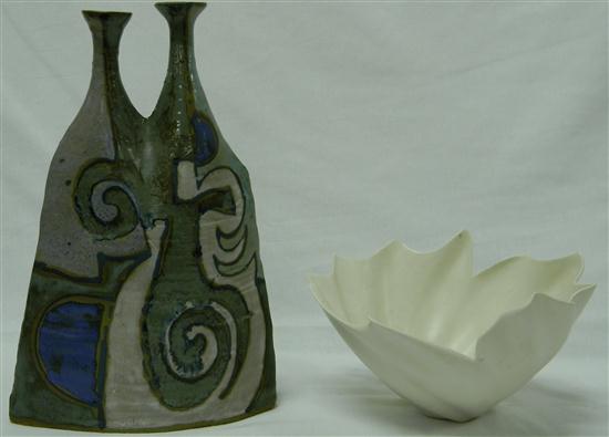 Ceramic bowl with scalloped edges 1206e1